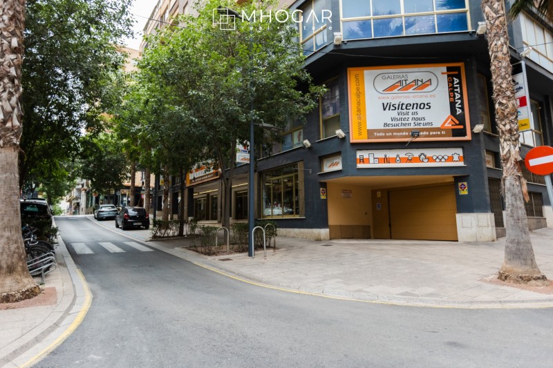 Calpe-Garaje cerrado a la venta, avenida Gabriel Miró, en el centro de Calpe!